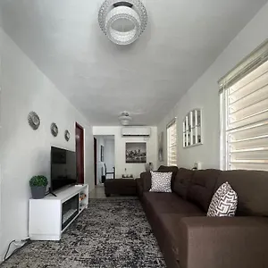 Casa Espaciosa Con Jacuzzi, Area Sur Pr Juana Diaz